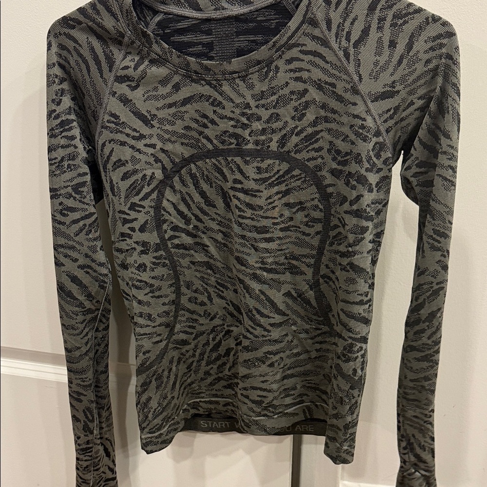 Lululemon Swiftly Tech Long Sleeve Shirt 2.0 Zebra Camo Gray Size 4